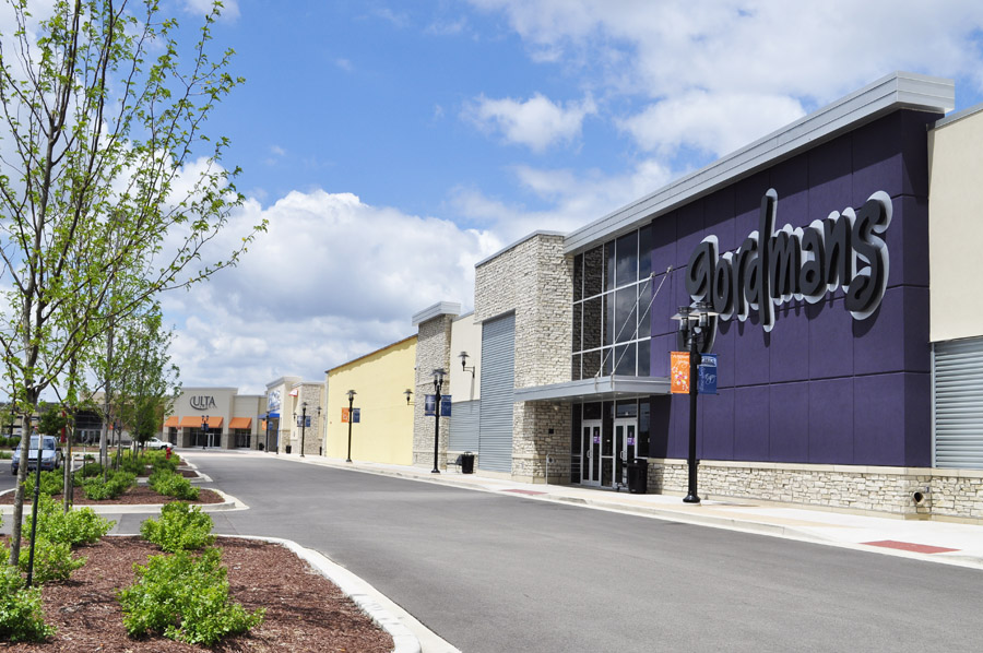 Vibrant Retail Hub Keys on New Urbanism slide